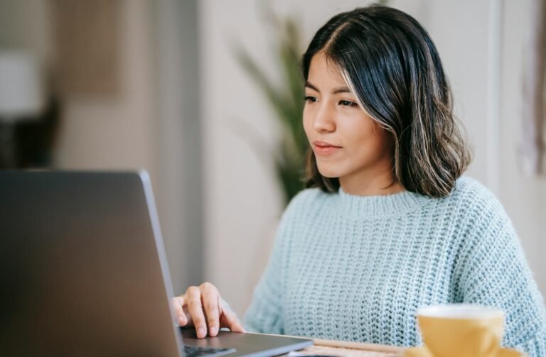 How to Earn an Additional $200 a Day Using ChatGPT in 2025