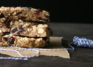 9 Easy & Quick Healthy Snacks (with recipes)